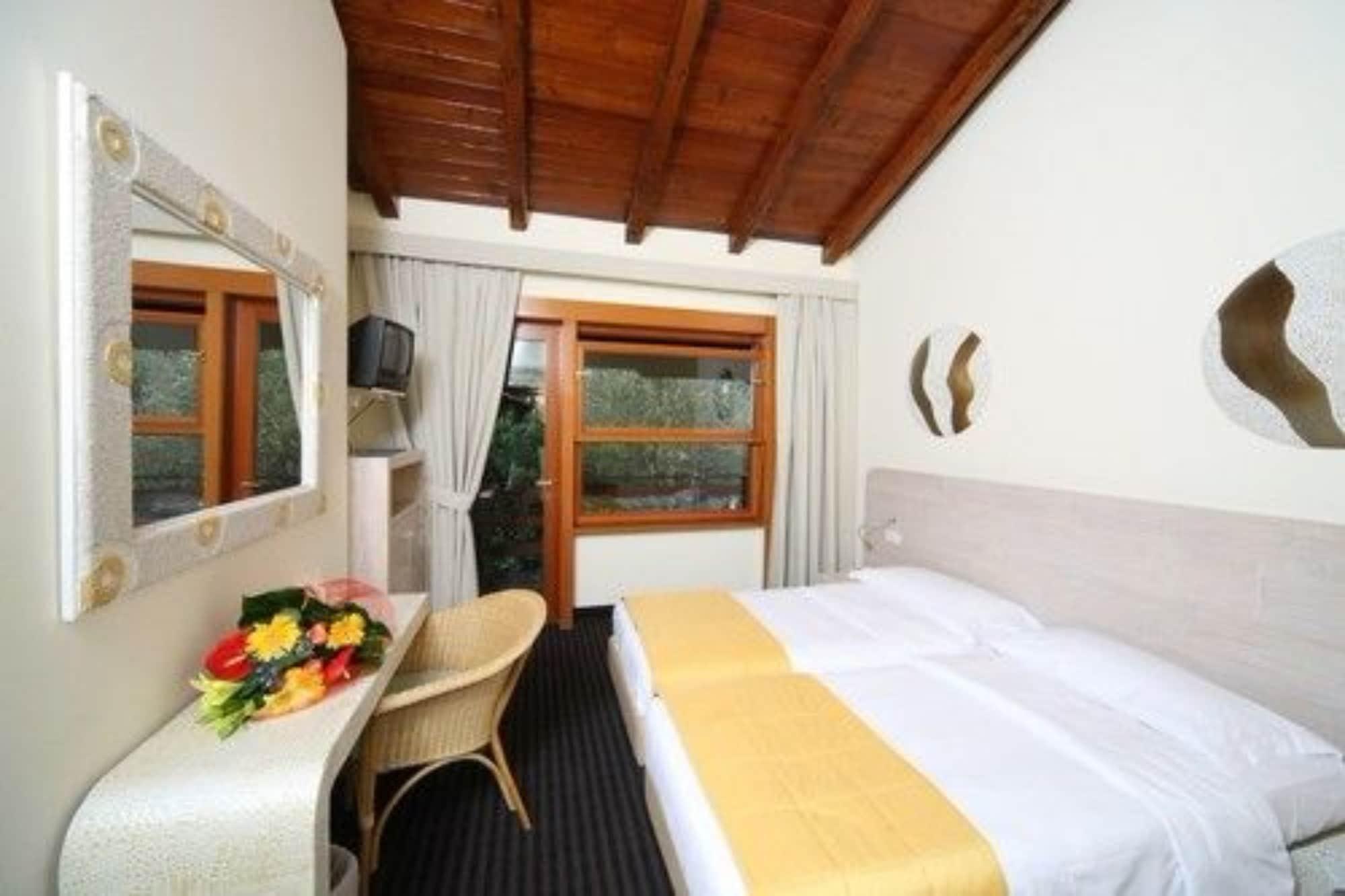 Hotel Sailing Center Malcesine Buitenkant foto