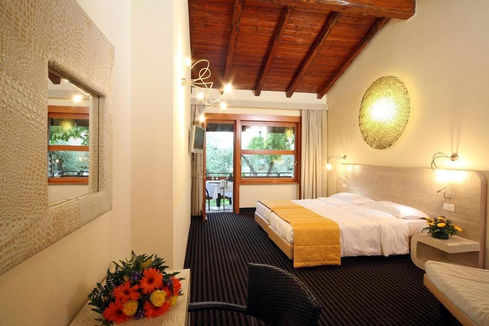 Hotel Sailing Center Malcesine Buitenkant foto