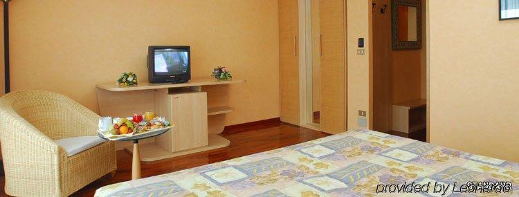 Hotel Sailing Center Malcesine Kamer foto